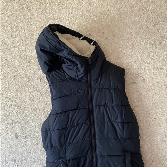 2/$50 🦋 Hollister Sherpa Zip Up Vest Size XS - Picture 7 of 8